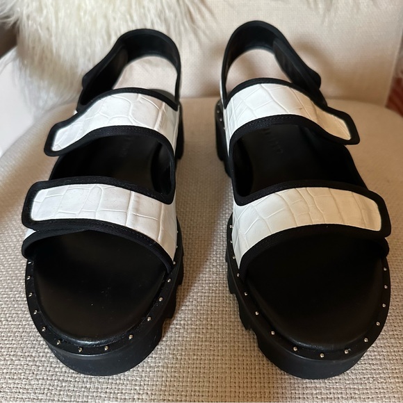 NEW Freda Salvador Black and White Snake Flatform Sandal size 9 - Picture 3 of 6